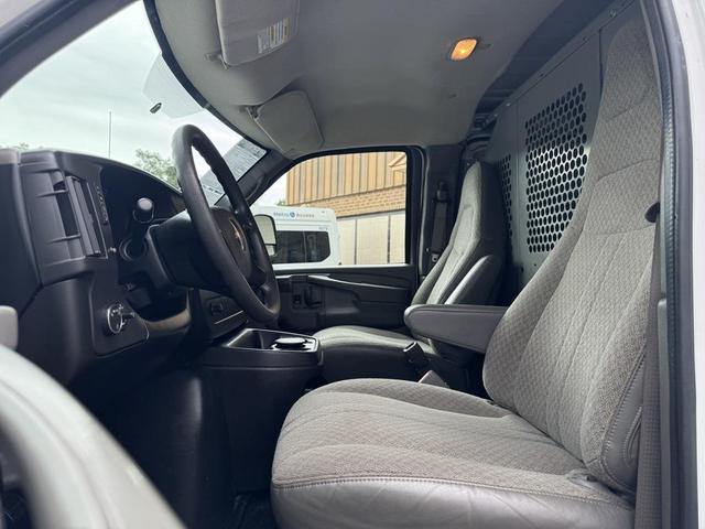 Photo of 2008 Summit White Chevrolet Express 3500