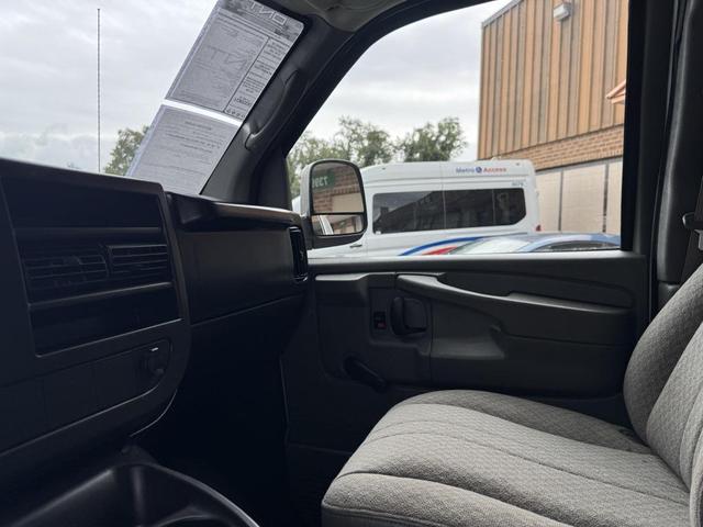 Photo of 2008 Summit White Chevrolet Express 3500