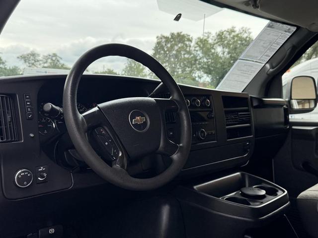 Photo of 2008 Summit White Chevrolet Express 3500