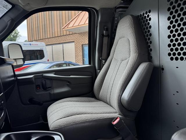 Photo of 2008 Summit White Chevrolet Express 3500