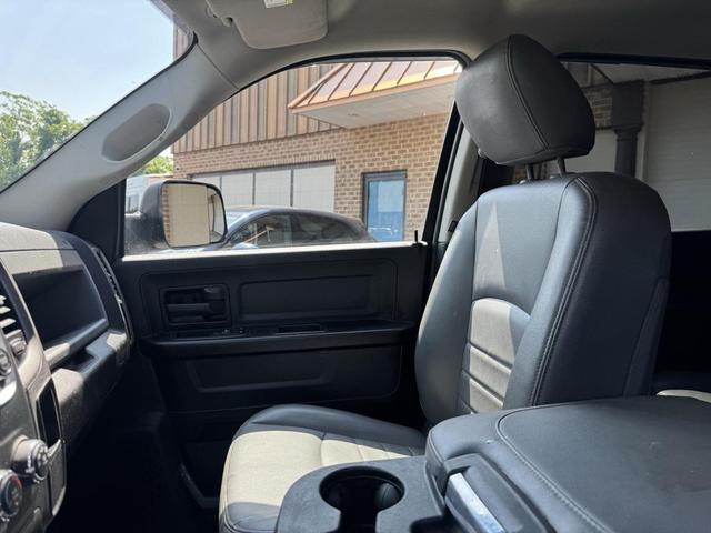 Photo of 2020 Diamond Black Crystal Pearlcoat RAM 1500