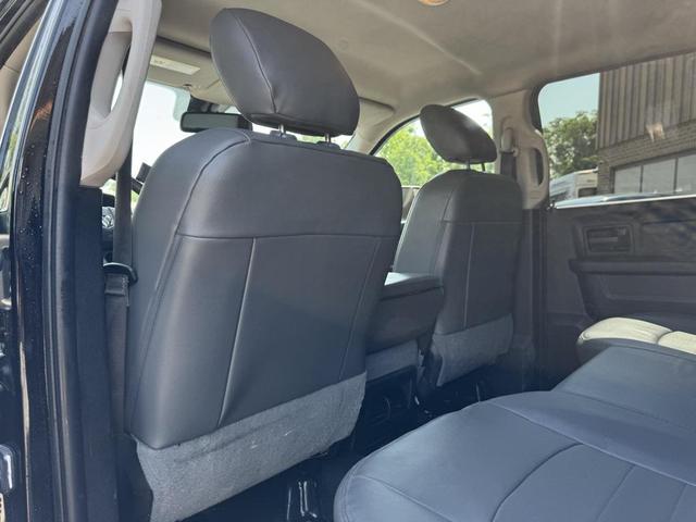 Photo of 2020 Diamond Black Crystal Pearlcoat RAM 1500