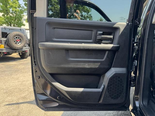 Photo of 2020 Diamond Black Crystal Pearlcoat RAM 1500