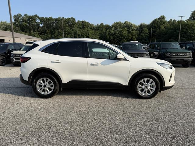 Photo of 2023 STAR WHITE METALLIC TRI-COAT Ford Escape