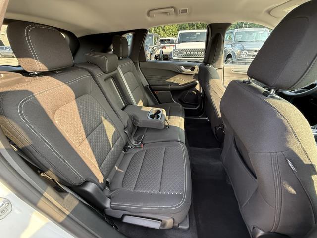 Photo of 2023 STAR WHITE METALLIC TRI-COAT Ford Escape