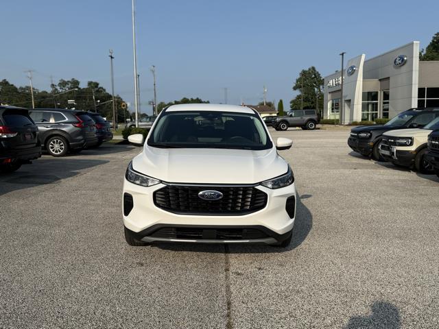 Photo of 2023 STAR WHITE METALLIC TRI-COAT Ford Escape