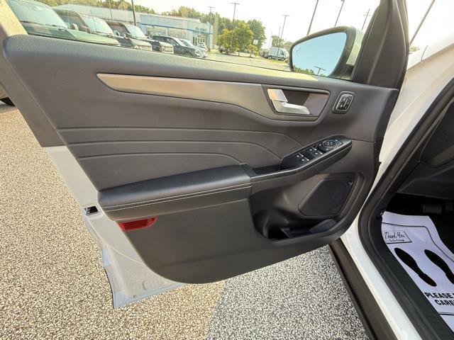 Photo of 2023 STAR WHITE METALLIC TRI-COAT Ford Escape