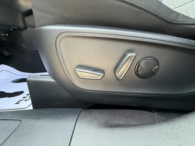 Photo of 2023 STAR WHITE METALLIC TRI-COAT Ford Escape