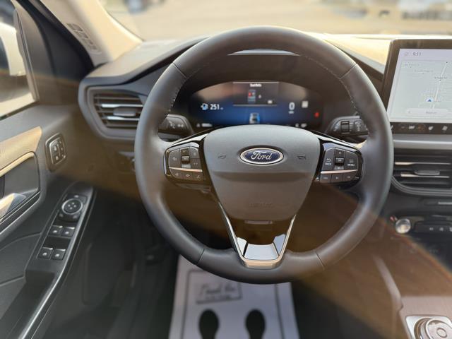 Photo of 2023 STAR WHITE METALLIC TRI-COAT Ford Escape