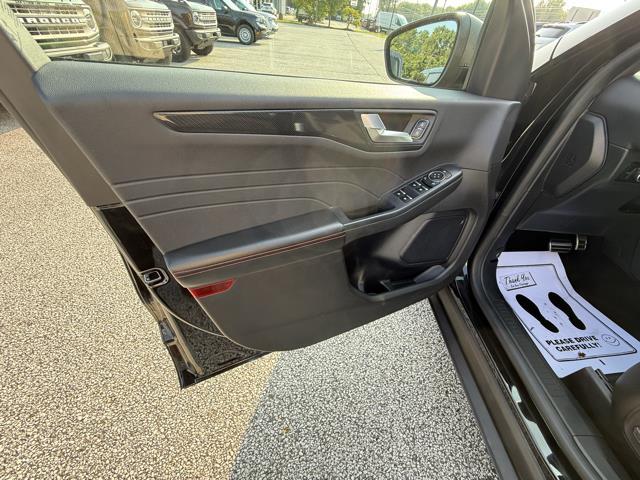 Photo of 2023 AGATE BLACK METALLIC Ford Escape