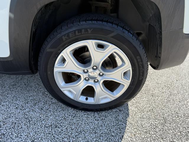 Photo of 2016 Alpine White Jeep Renegade