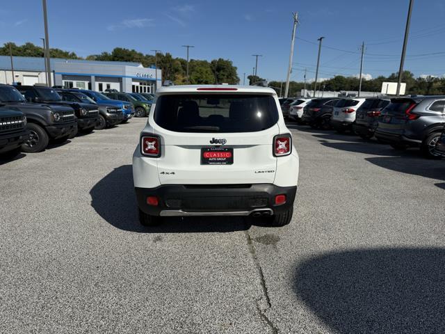 Photo of 2016 Alpine White Jeep Renegade