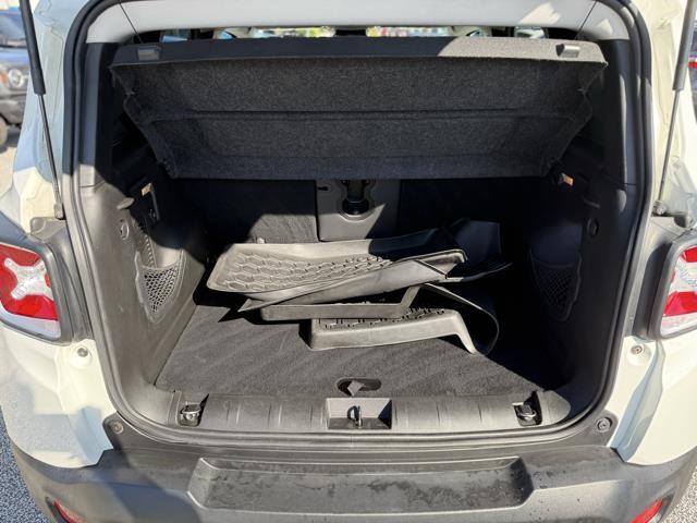 Photo of 2016 Alpine White Jeep Renegade