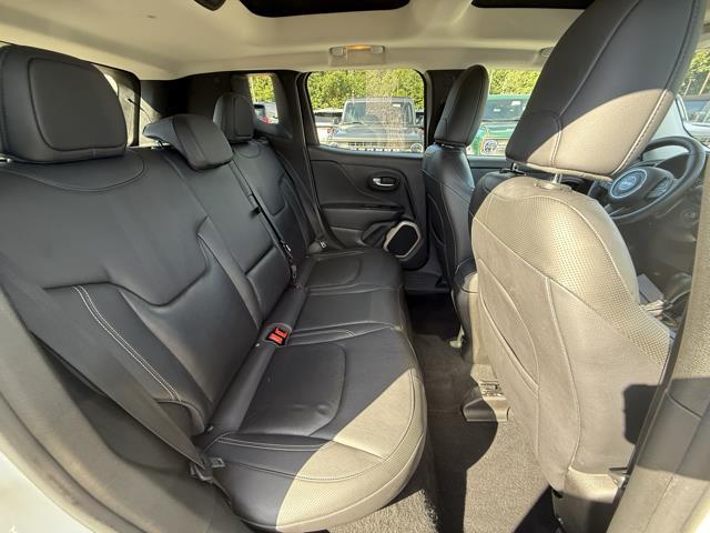 Photo of 2016 Alpine White Jeep Renegade
