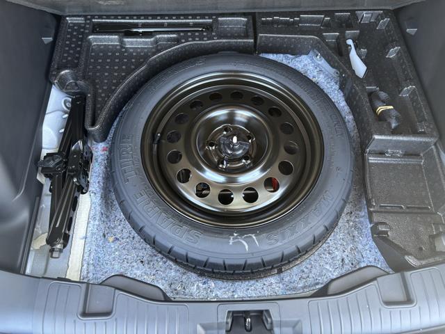 Photo of 2025 STAR WHITE METALLIC TRI-COAT Ford Escape