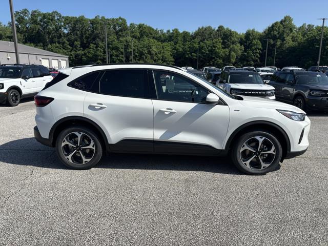 Photo of 2025 STAR WHITE METALLIC TRI-COAT Ford Escape