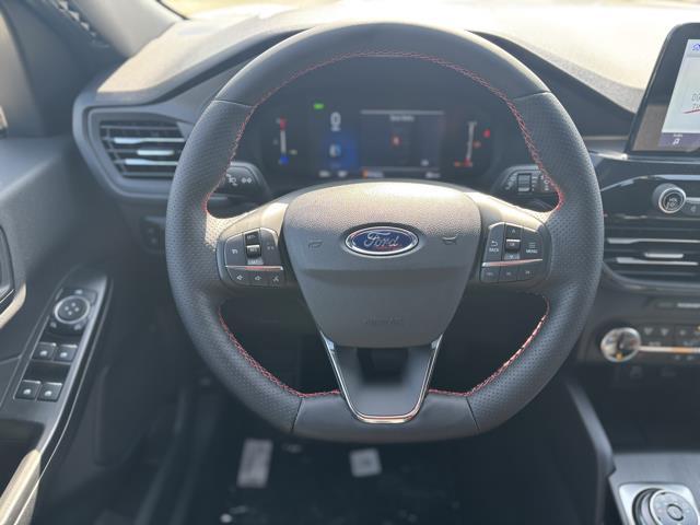 Photo of 2025 STAR WHITE METALLIC TRI-COAT Ford Escape