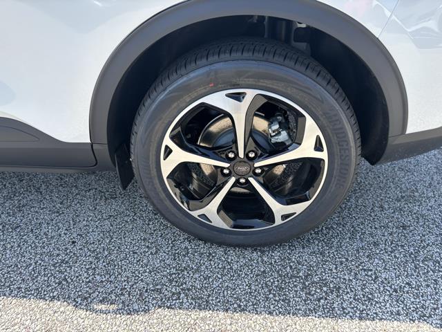Photo of 2025 STAR WHITE METALLIC TRI-COAT Ford Escape