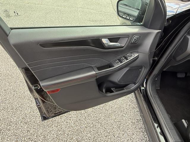 Photo of 2022 AGATE BLACK METALLIC Ford Escape