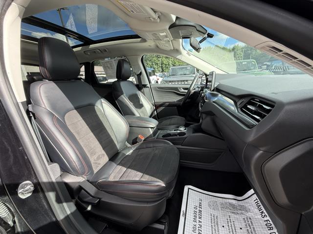 Photo of 2022 AGATE BLACK METALLIC Ford Escape