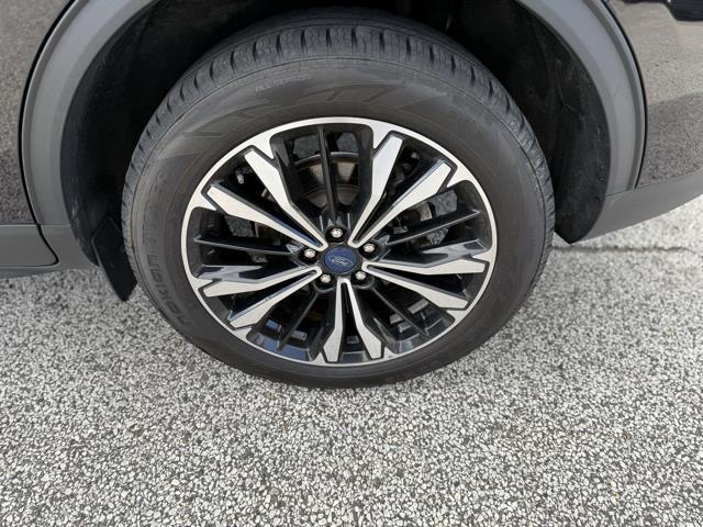 Photo of 2022 AGATE BLACK METALLIC Ford Escape