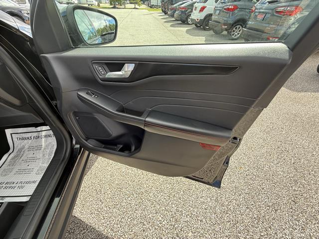 Photo of 2022 AGATE BLACK METALLIC Ford Escape
