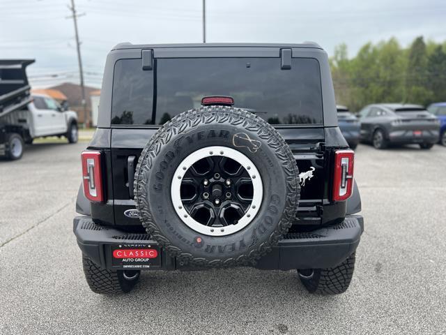 Photo of 2024 SHADOW BLACK Ford Bronco