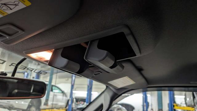 Photo of 2011 WHITE PLATINUM MET TRI-COAT Ford F-250