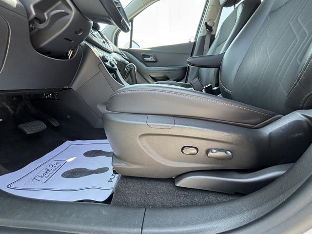 Photo of 2022 Summit White Chevrolet Trax