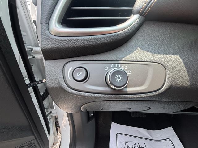 Photo of 2022 Summit White Chevrolet Trax