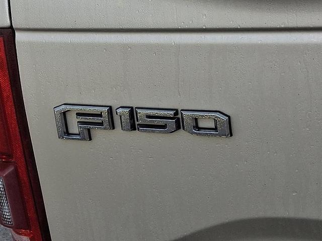 Photo of 2017 Oxford White Ford F-150