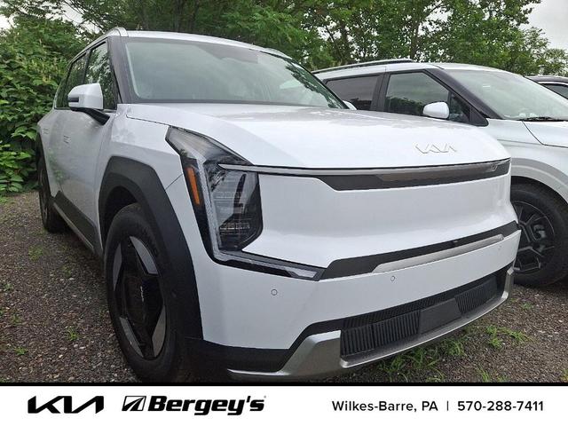 Photo of 2026 Glacial White Pearl Kia EV9