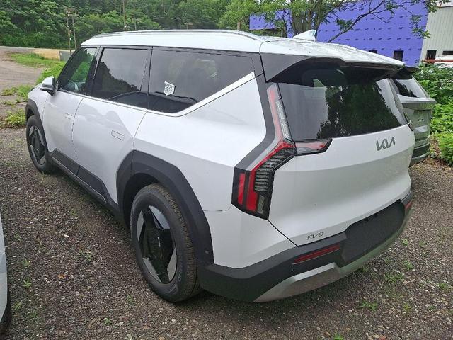 Photo of 2026 Glacial White Pearl Kia EV9