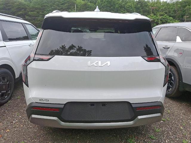 Photo of 2026 Glacial White Pearl Kia EV9