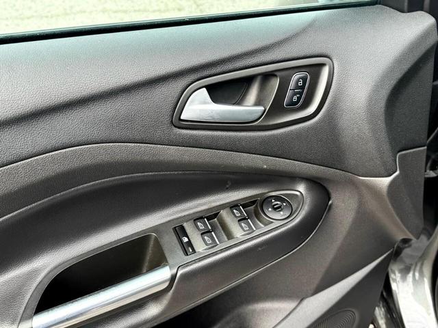 Photo of 2017 Gray Ford Escape