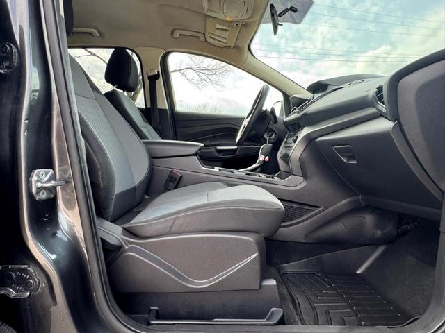 Photo of 2017 Gray Ford Escape