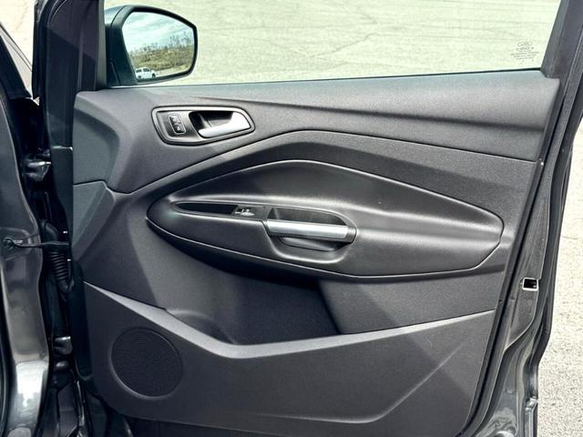 Photo of 2017 Gray Ford Escape