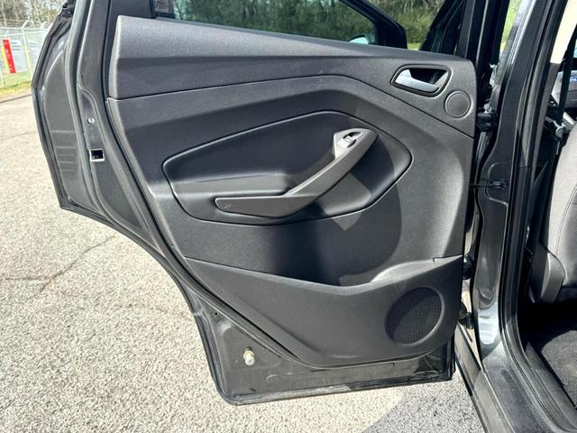Photo of 2017 Gray Ford Escape