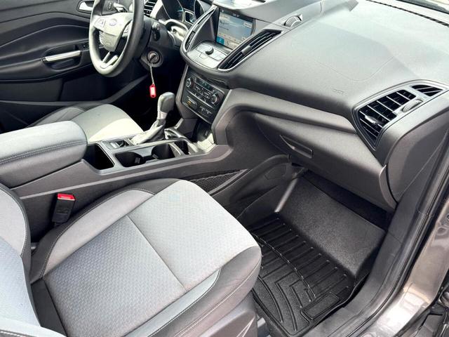 Photo of 2017 Gray Ford Escape