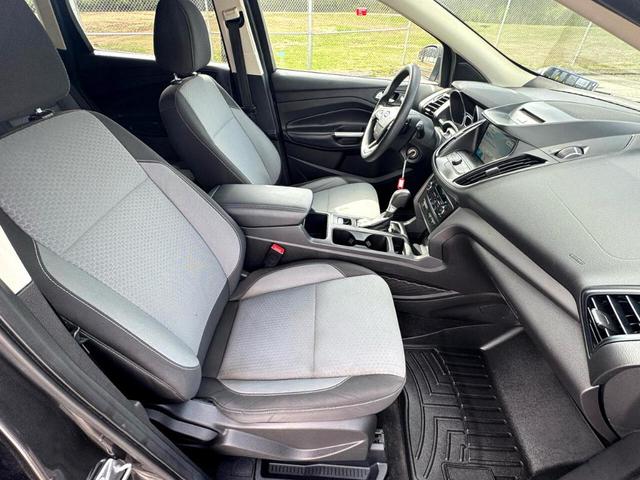 Photo of 2017 Gray Ford Escape
