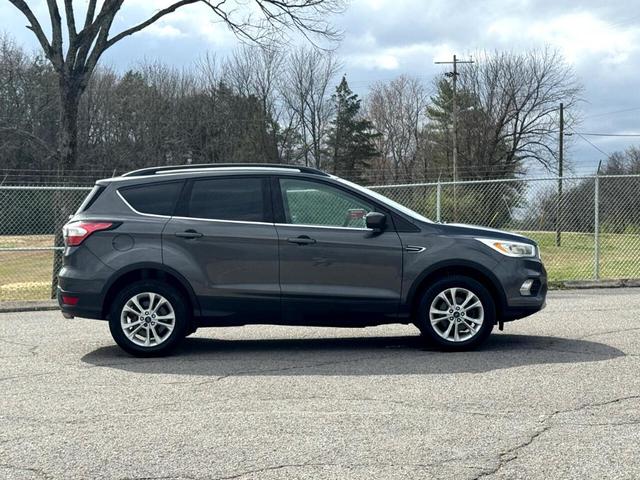 Photo of 2017 Gray Ford Escape