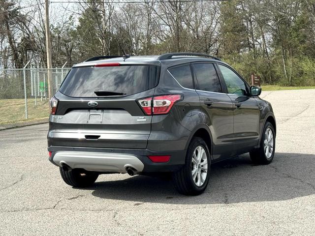 Photo of 2017 Gray Ford Escape