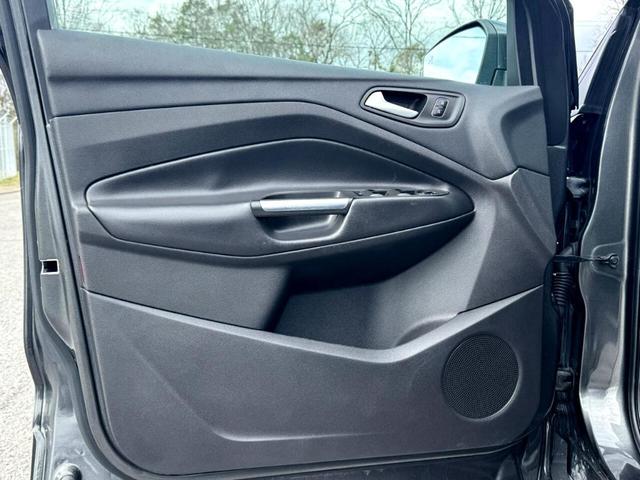 Photo of 2017 Gray Ford Escape