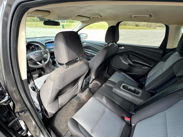 Photo of 2017 Gray Ford Escape