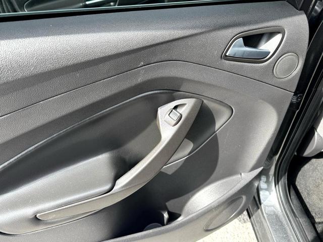 Photo of 2017 Gray Ford Escape