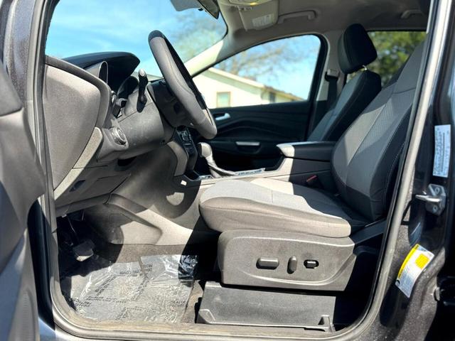 Photo of 2017 Gray Ford Escape