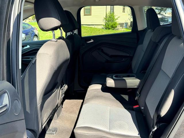 Photo of 2017 Gray Ford Escape