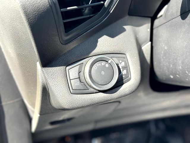 Photo of 2017 Gray Ford Escape