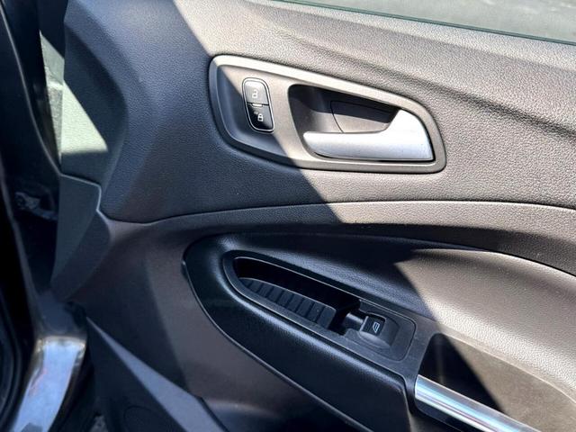 Photo of 2017 Gray Ford Escape