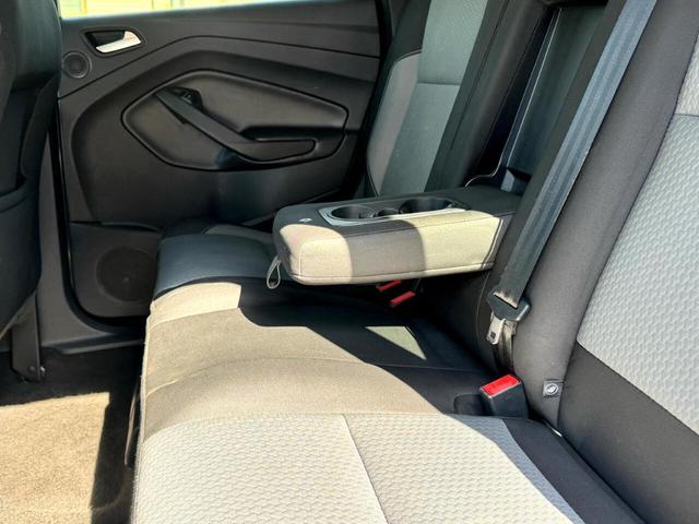 Photo of 2017 Gray Ford Escape